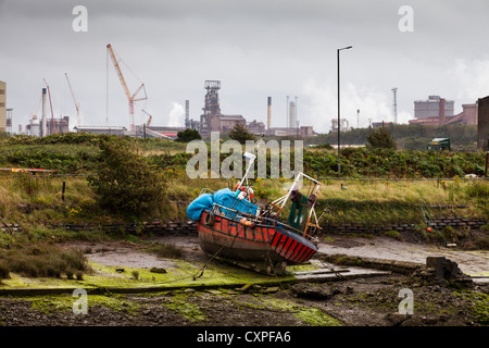 Ein Fischerboot vor Anker am Aberavon in Süd-Wales Stockfoto
