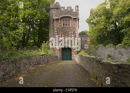 Glenarm Co Antrim Nordirland Schloss Gateway in ansprechenden kleinen Dorf eine der ältesten Siedlungen der glen Stockfoto