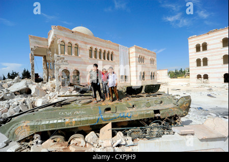 Die freie syrische Armee bewaffnet die wichtigste Rebellengruppe Kampf gegen Präsident Bashar al-Assad Regierung. Azaz Stegic Stadt rund 30 Stockfoto