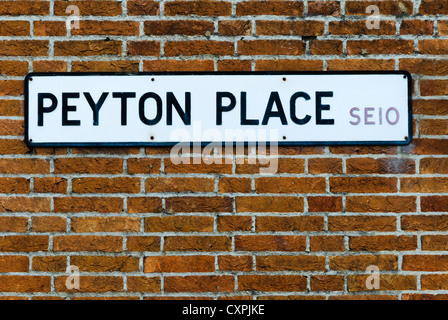 Eine Straße Namensschild für Peyton Place in Greenwich, London. Stockfoto