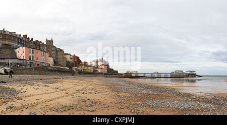 North Norfolk Cromer Stadt Pier Strand Sand und Meer panorama Stockfoto