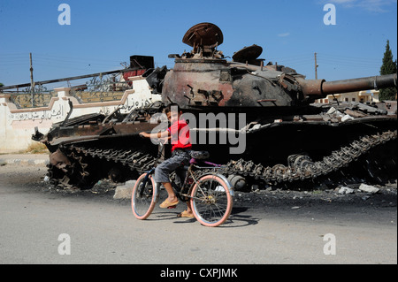 Die freie syrische Armee bewaffnet die wichtigste Rebellengruppe Kampf gegen Präsident Bashar al-Assad Regierung. Azaz Stegic Stadt rund 30 Stockfoto