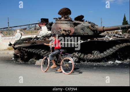 Die freie syrische Armee bewaffnet die wichtigste Rebellengruppe Kampf gegen Präsident Bashar al-Assad Regierung. Azaz Stegic Stadt rund 30 Stockfoto