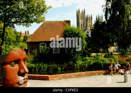 Skulptur "Schott" von Rick Kirby. & Canterbury Kathedrale. Großbritannien Stockfoto