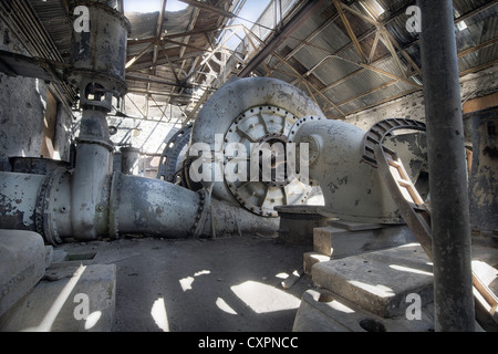 Alte verlassene elektrische Wasserkraftwerk Station in White River Falls, Oregon Stockfoto