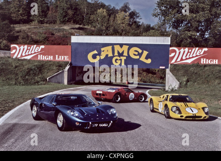 Ford GT40 am Elkheart See-Rennstrecke. Left.GT40MKIII Zentrum. GT40MKI rechts. GT40 MKVI Stockfoto