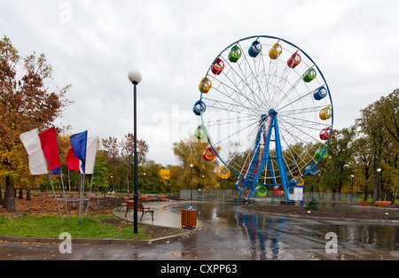 Riesenrad im Herbst park Stockfoto