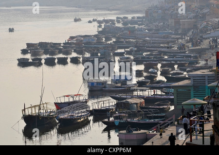 Asien Indien Varanasi oder Benares ein Blick auf die Heilige Stadt Varanasi am Ufer des Ganges Stockfoto