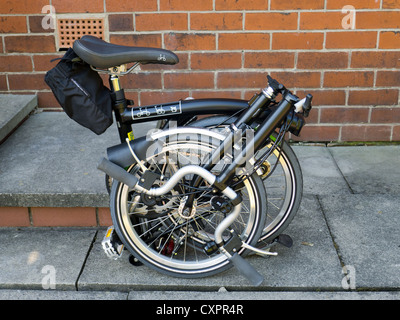 Gefaltete Brompton Fahrrad Stockfoto