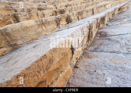 Schritt im Amphitheater in die antike Stadt Kourion in der Nähe von Limassol, Zypern Stockfoto