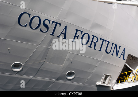 Die Costa Cruise Ship, Costa Fortuna, verankert in den Hafen von Stavanger, Norwegen Stockfoto