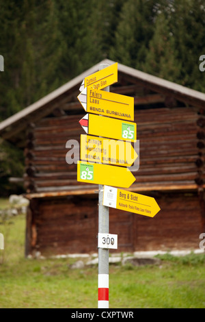 Wanderweg Zeichen Wegweiser, Schweiz Stockfoto