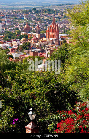 San Miguel de Allende gotischen Türmen der La Parroquia de San Miguel Arcangel (Kirche St. Michael der Erzengel) Stockfoto