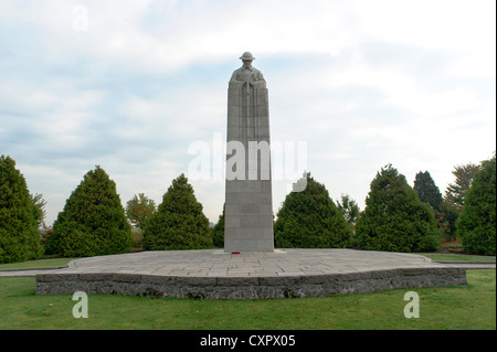 St. Julien Memorial ist eine kanadische Kriegerdenkmal und kleine Gedenk Park befindet sich in dem Dorf Saint-Julien. Stockfoto