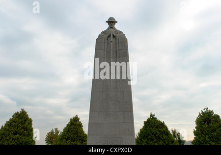 St. Julien Memorial ist eine kanadische Kriegerdenkmal und kleine Gedenk Park befindet sich in dem Dorf Saint-Julien. Stockfoto