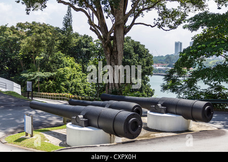 Canon Fässer an Fort Siloso auf Sentosa Island, Singapur Stockfoto