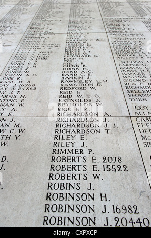 Gedenkstätte Menin Gate auf die fehlende ist ein Kriegsdenkmal in Ypern, Belgien. Stockfoto