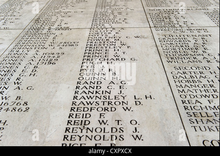 Gedenkstätte Menin Gate auf die fehlende ist ein Kriegsdenkmal in Ypern, Belgien. Stockfoto