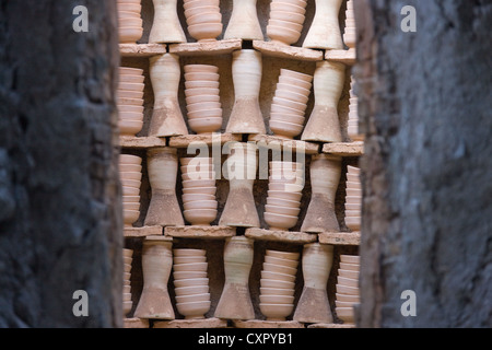 Keramik in der alten Medina, Fes, Marokko Stockfoto