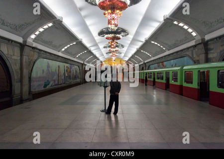 Demokratische Volksrepublik Korea (DVRK), Nordkorea, Pyongyang, Punhung station, eines der vielen 100 Meter Tiefe u-Bahn Stockfoto