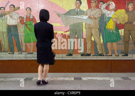 Demokratischen Völker Volksrepublik Korea (DVRK), Nordkorea, Pjöngjang, eines der vielen 100 Meter tiefen u-Bahnstationen Stockfoto