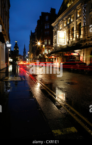 Zeigen Sie nach St Martins Lane Noel Coward Theatre, Coliseum Theatre, St. Martin in die Felder, Covent Garden, London, UK an Stockfoto