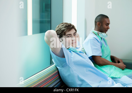 Medizinisches Personal im Krankenhaus Lehrerzimmer Stockfoto