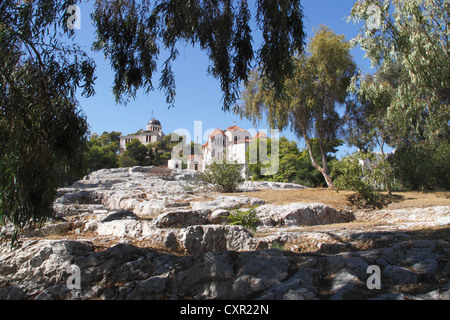 Nationale Sternwarte von Athen und Saint Marina (Agia Marina) Kirche auf dem Hügel der Nymphen, Thissio, Athen, Attika, Griechenland Stockfoto