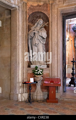 Heilige Rita von Cascia. Italienische barocke Statue in der Basilika von Mafra Nationalpalast, Portugal. Stockfoto