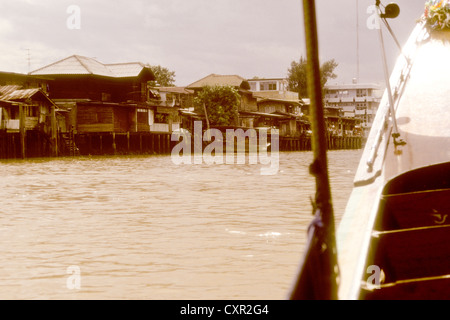 Chao Phraya River, Boote, Wassertaxis, Bewässerungskanäle, Lastkähne, Transport, Lebensader für Bangkok, Thailand Stockfoto