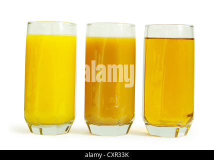 Pfirsichsaft in Glas isoliert auf weißem Hintergrund Stockfoto