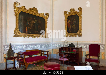 Das Vorzimmer im Nationalpalast von Mafra, Kloster und Basilika in Portugal. Franziskaner Orden. Barock-Architektur. Stockfoto