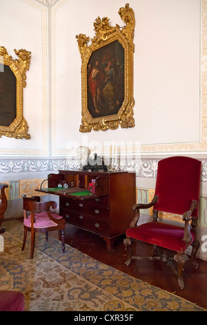 Das Vorzimmer im Nationalpalast von Mafra, Kloster und Basilika in Portugal. Franziskaner Orden. Barock-Architektur. Stockfoto