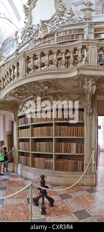 Bibliothek der Nationalpalast von Mafra in Portugal. Franziskaner Orden. 18. Jahrhundert Barock-Architektur. Stockfoto