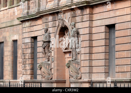 Der ehemalige Empfangseingang der Fairfield Shipbuilding and Engineering Company mit Sandsteinskulpturen, Govan Road, Govan, Glasgow, Schottland, Großbritannien Stockfoto