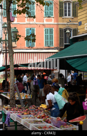 Obst, Menschen, Markt, Marche des Capucins Noailles, Marseille, Provence-Alpes-Cote d Azur, Frankreich, Europa Stockfoto