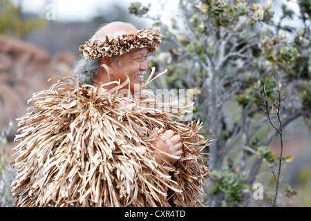 Hawaiian Vogel Jäger, Schauspieler an einem "Living History" School Leistung, Mauna Loa auf Hawaii Volcanoes National Park, Big Island, USA Stockfoto