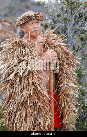 Hawaiian Vogel Jäger, Schauspieler an einem "Living History" School Leistung, Mauna Loa auf Hawaii Volcanoes National Park, Big Island, USA Stockfoto