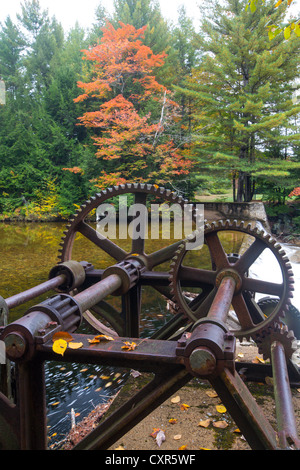 Parkers Damm entlang der Pemigewasset River in Woodstock, New Hampshire USA während der Herbstmonate. Stockfoto