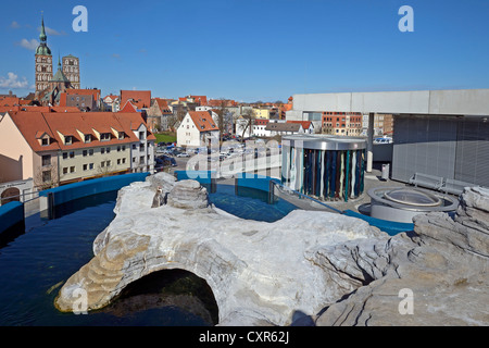 Blick über den Pinguin Verbindung vom Dach des das Ozeaneum in die Altstadt der Hansestadt Stralsund, UNESCO-Welt Stockfoto