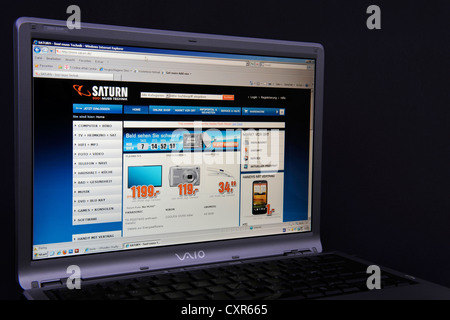 Webseite, speichert Saturn Webseite auf dem Bildschirm des Sony Vaio Laptop, eine deutsche Kette von Elektronik Stockfoto