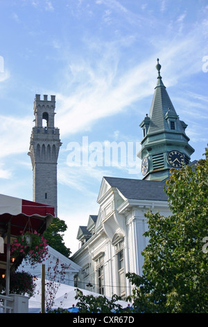 Ein Blick auf das Rathaus und Pilgrim Monument in Provincetown, Massachusetts Stockfoto