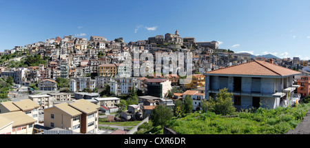 Blick auf die Altstadt von Castiglione di Sicilia, Sizilien, Italien, Europa Stockfoto