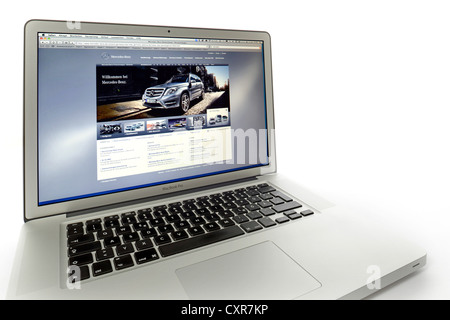 Mercedes-Benz, Website angezeigt auf dem Bildschirm von einem Apple MacBook Pro Stockfoto