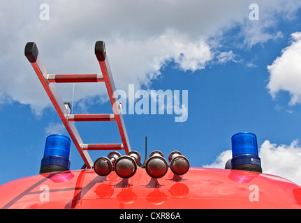 Leiter, Sirenen, blinkende Lichter, Rettungswagen, Feuerwehr Stockfoto