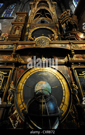 Astronomische Uhr, Innenansicht, Straßburger Münster oder die Kathedrale unserer lieben Frau von Straßburg, Cathédrale Stockfoto