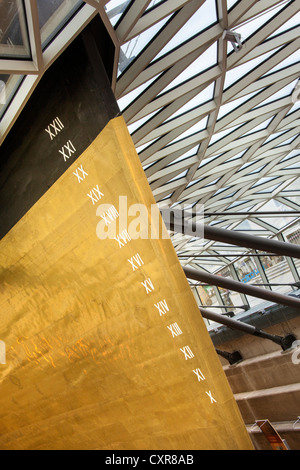 Die goldene Heck des Cutty Sark eine Tea Clipper Vorlagegefäßes aus dem 19. Jahrhundert zeigt römische Nummerierung auf der Bogen-Skala Stockfoto