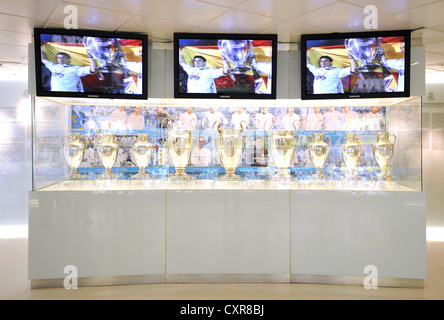 Schrank, Ausstellung, Museum, Estadio Santiago Bernabeu Stadion Fußball Veranstaltungsort von Real Madrid, Chamartin Bezirk anzeigen Stockfoto