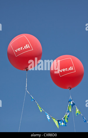 Luftballons mit dem Logo der die Vereinte Dienstleistungsgewerkschaft ver.di, einer Mitglied Vereinigung von der DGB Stockfoto