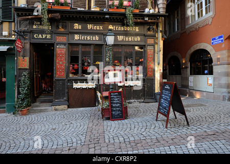 Das traditionelle Restaurant Zum alten Strassburg, Strassburg Restaurant Au Vieux, Speisekarte, Marché Aux Cochons de Lait quadratisch Stockfoto